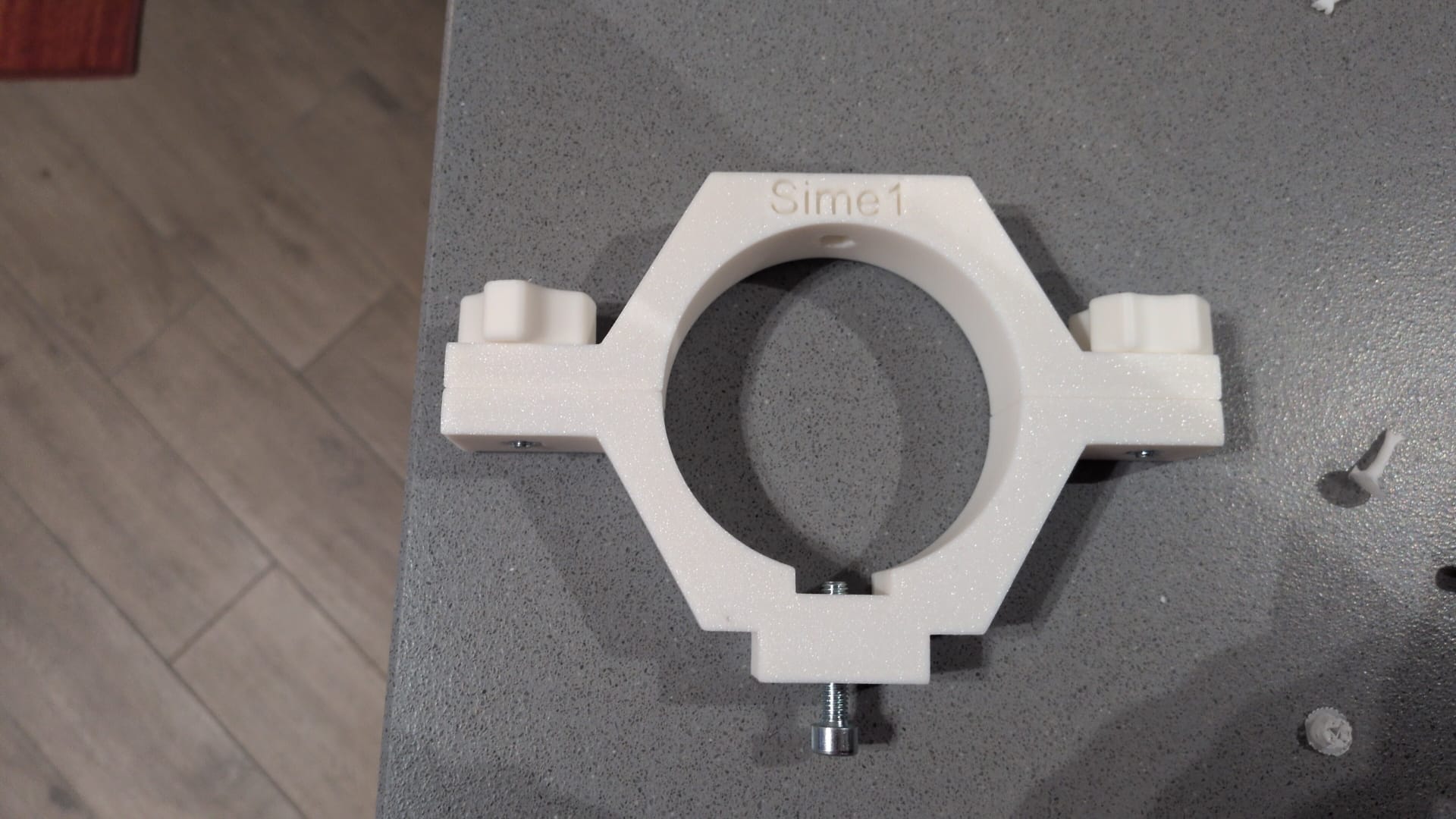 Dettaglio di un singolo anello stampato in 3D